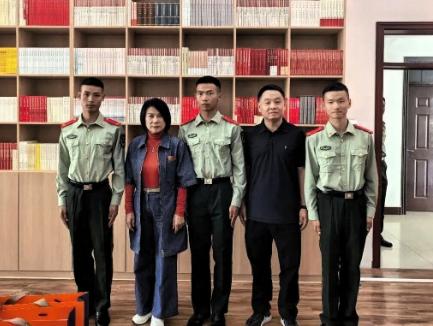 70岁的董明珠真是聪明，中秋、国庆双节前夕，格力电器董事长董明珠和总裁张伟一行，