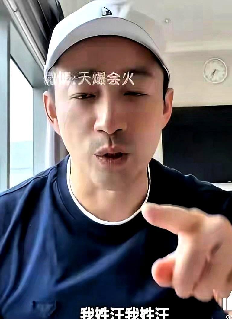 每月给父亲五万，却嫌母亲直播吃相难看。汪小菲在直播间黑着脸抱怨汤圆又断货了