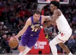 加索尔是一个好人来着，很温柔，不愧是，做医生出身的。做事，总能从长期利益去为球