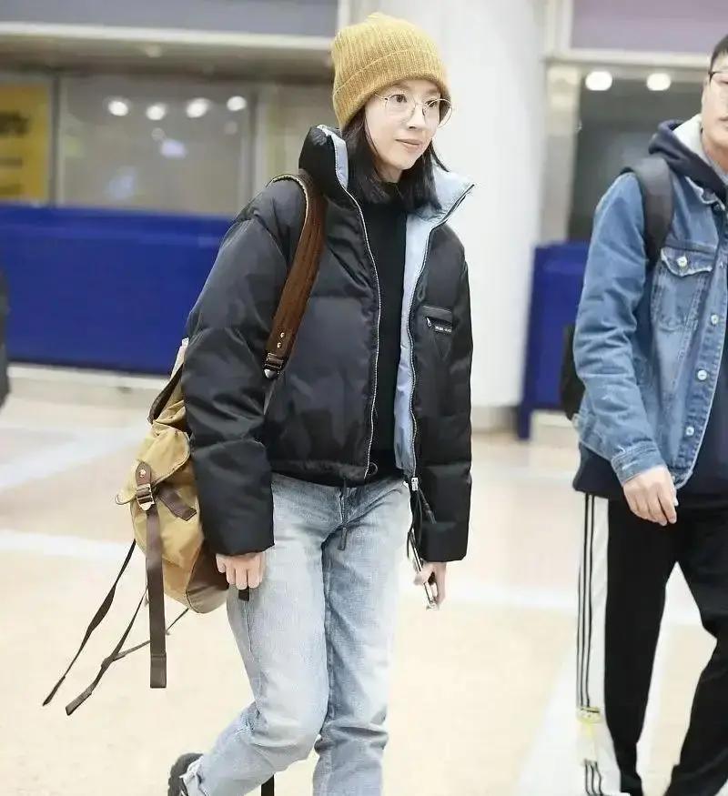 董洁在米兰穿基础款赢了，那个满身Logo的网红输了。数据不会骗人：她的街拍自然流