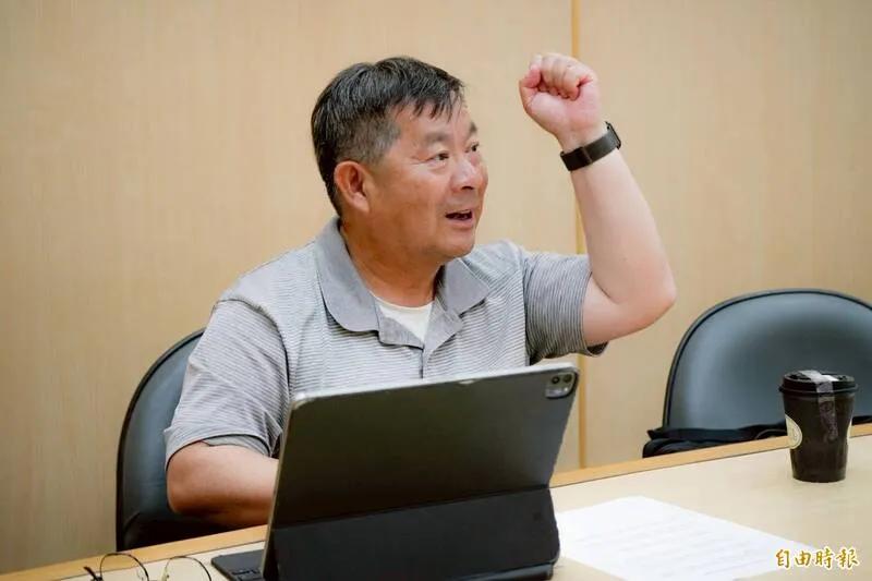 【台湾空军预警机中队原中队长披露当年E-2T预警机被解放军导弹锁定后的摆脱动作，