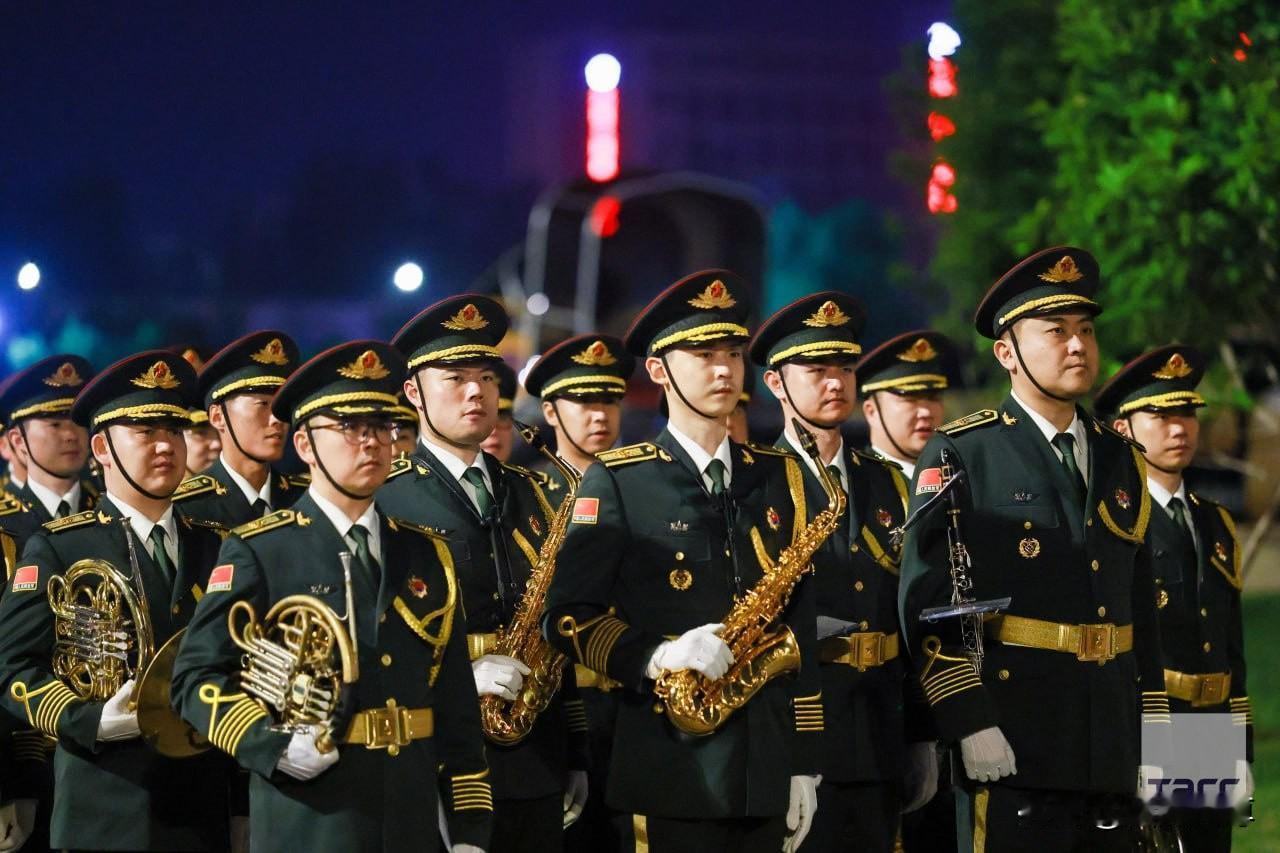 塔斯社出图很快，三军仪仗队还是那么的气势如虹，还是那么的整齐划一，还是那么的帅气