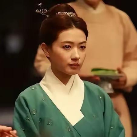 戚继光在外偷偷纳了小妾，并生了5个儿子，妻子王氏得知后，抄起一把长刀就向外冲去，