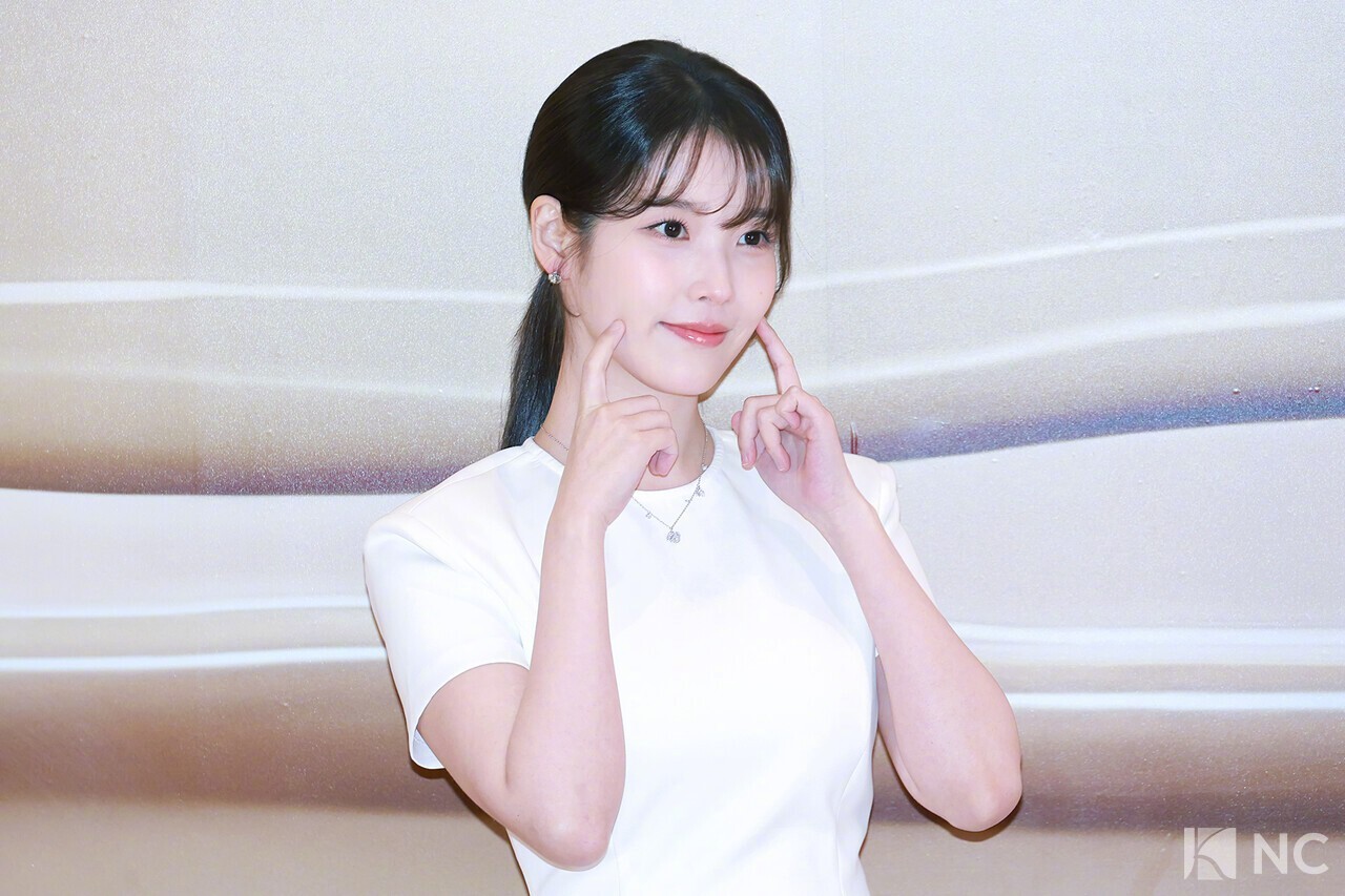 【Theqoo】今日份出现在品牌快闪中的IU，欧尼好久不见状态好棒！IU