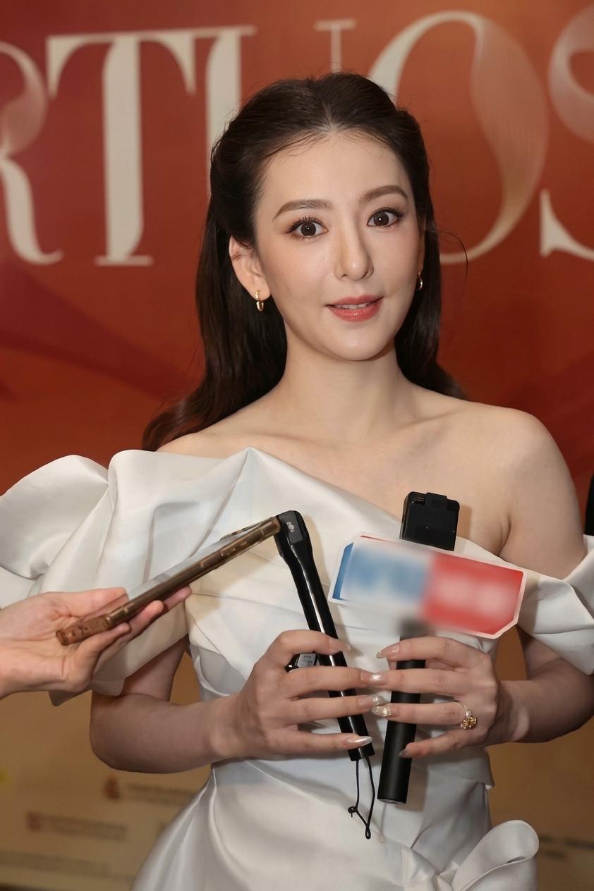 说实话，当年郭富城甩掉熊黛林娶方媛，我真的难以理解。熊黛林拥有178厘米的超