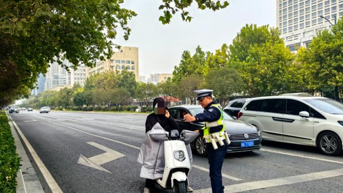 电动车限速25km/h, 是为了保障出行安全? 网友: 专家骑电动车吗?