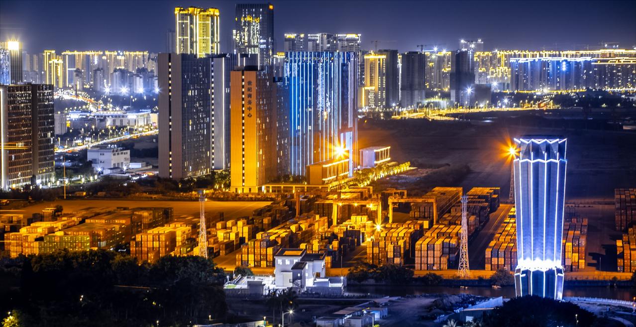 2015年10月，汕头房价均价6151元；2016年10月，汕头房价均价763