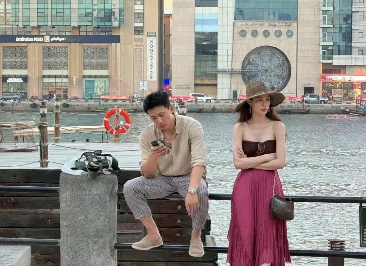 钟楚曦迪拜路人偶遇图都这么有感觉，此女真是太上镜了，美女与男​​​