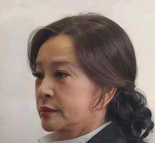 有人说，这是刘晓庆最真实的模样……说实话，刘晓庆都75岁了，还有这般模样，还