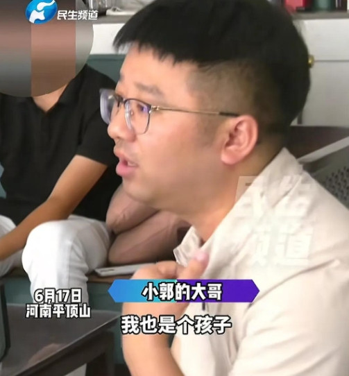 “父母不在，亲戚才是祸害。”6月报道，河南，父母离世后6子女相依为命，大哥20岁