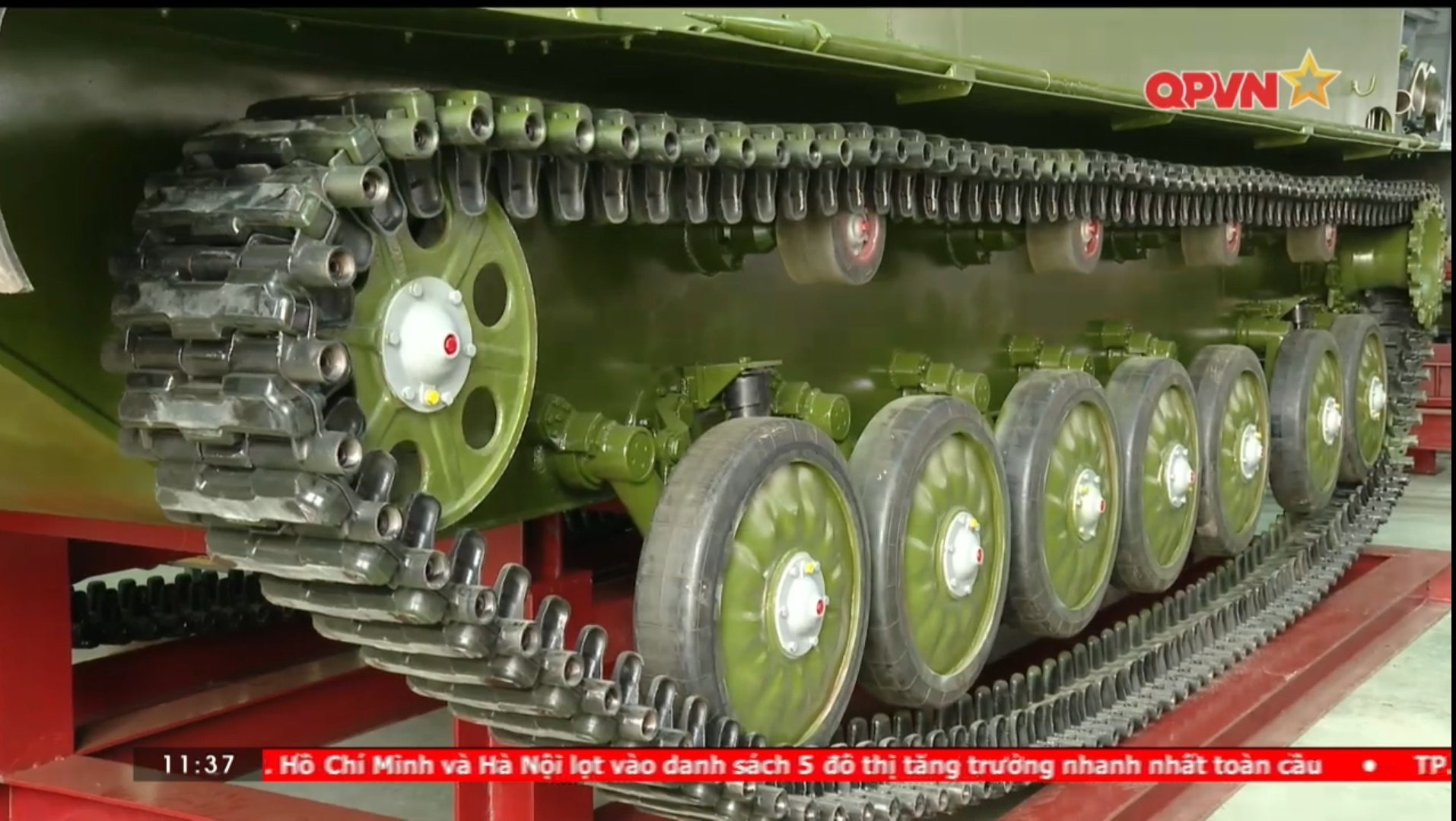 越南在苏联PT76水陆坦克基础上搞出的T-1水陆坦克，配了新炮塔，76毫米主炮没