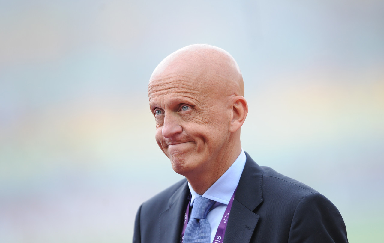 科里纳宣布FIFA足球新规: 接受治疗的球员必须在场外停留两分钟