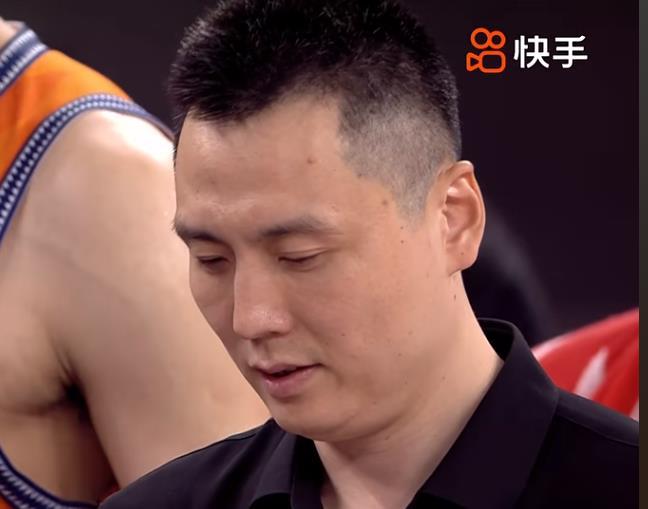 总决赛G1，卢伟完胜王博，这场比赛就好比下象棋，上海队让了两个车，但还是赢下比赛