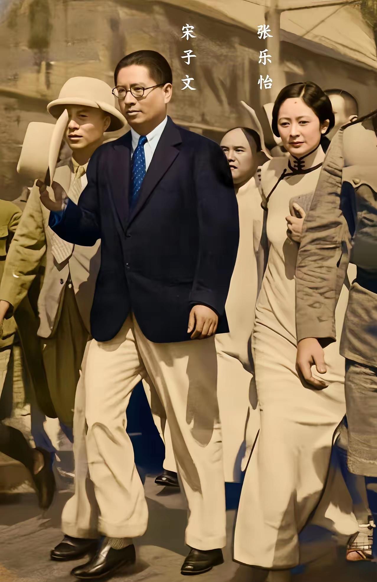 这是26岁的张乐怡和丈夫宋子文外出的真实合影，都看看吧，张乐怡聪慧大方，与宋子文