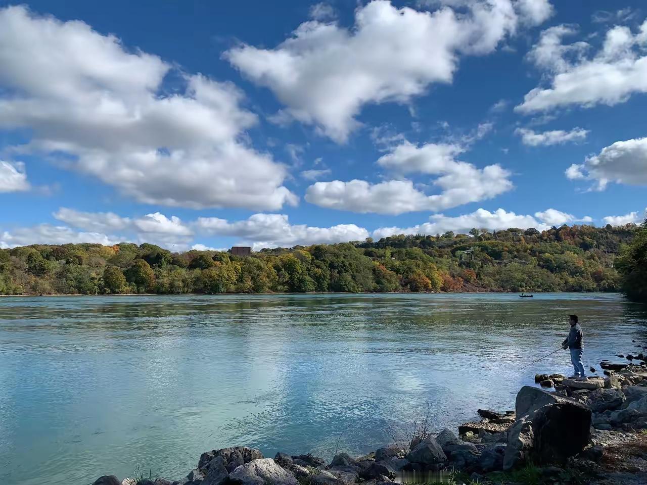 这下荷兰这个二货尴尬了,整安世半导体是按照美国主子的50%穿透条款整的,今天会谈