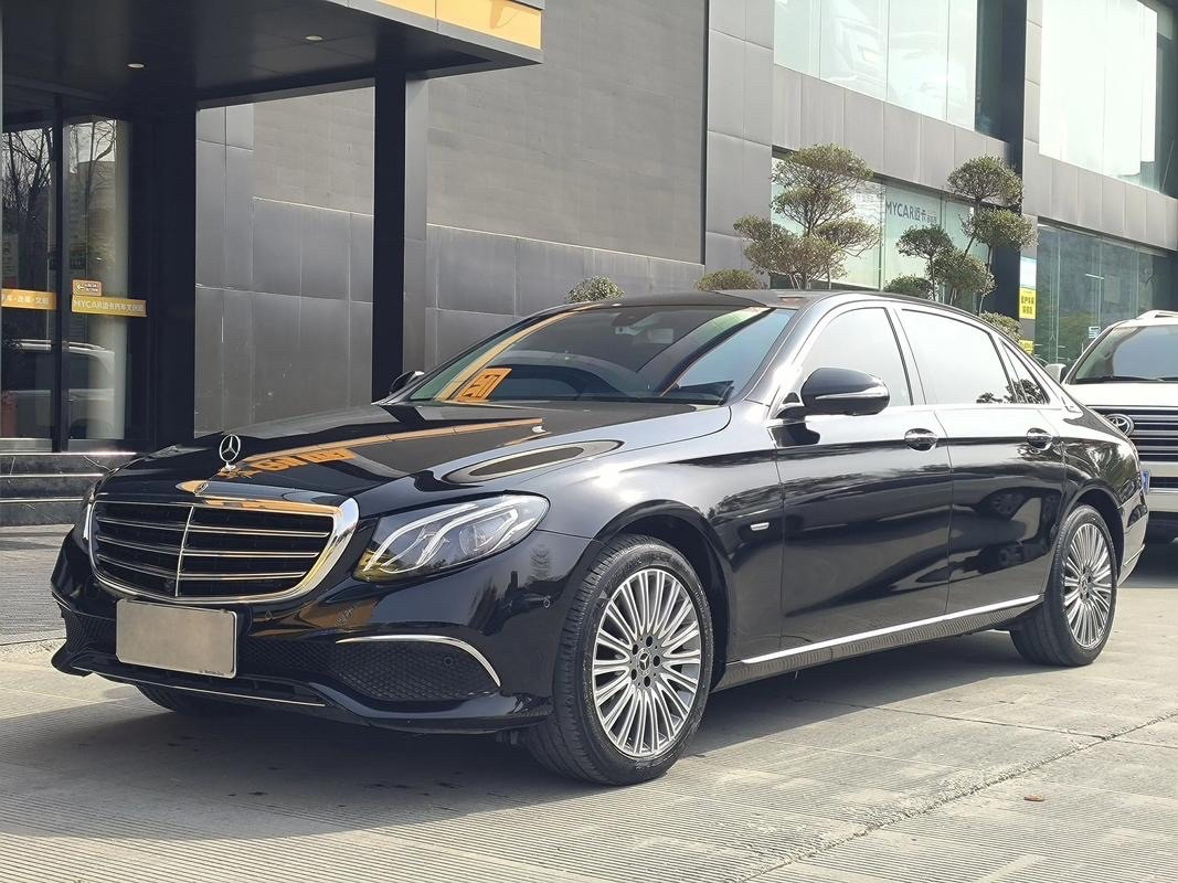 我发现一个有意思的事情。 人到中年以后，都希望买一辆好一点的车。 年轻的