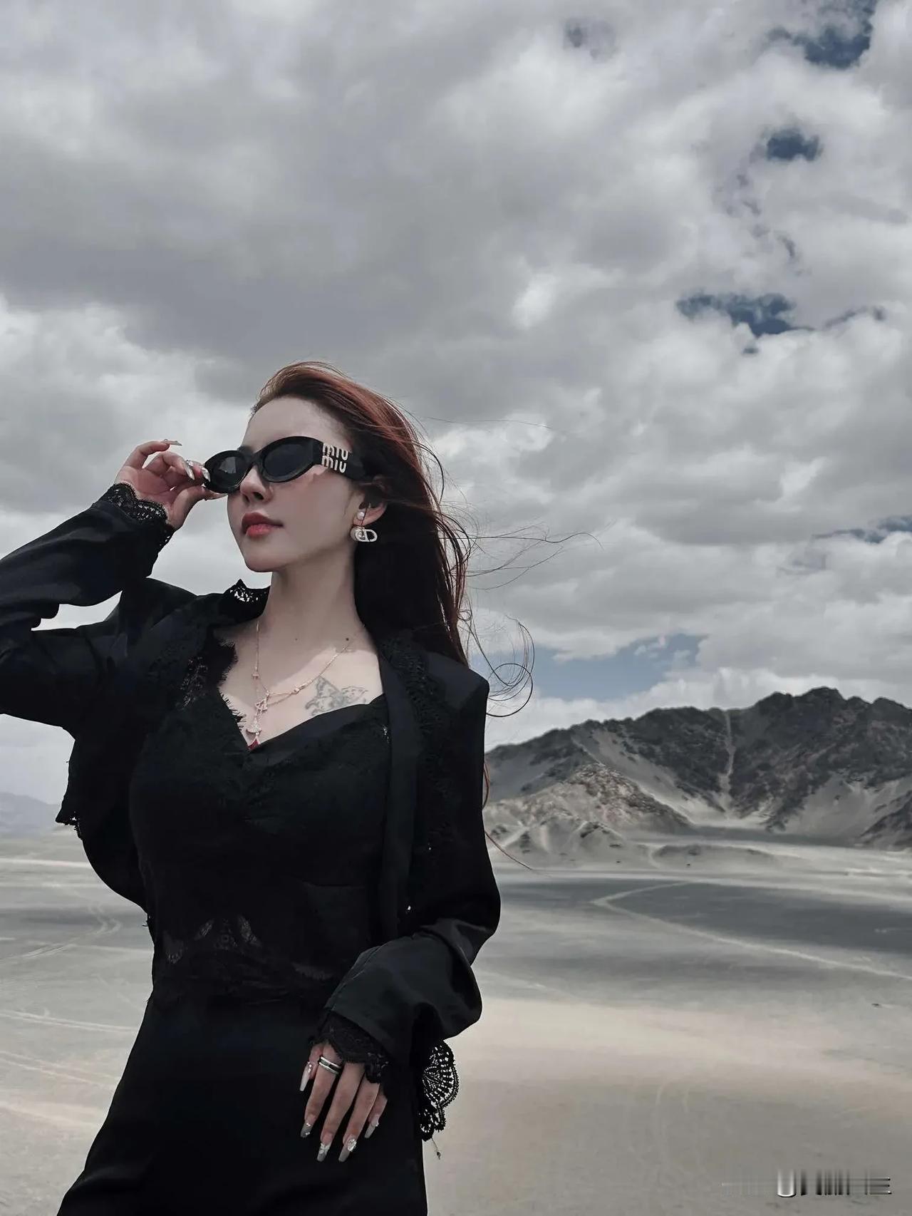 🗻在无人之境、窥见戈壁水墨丹青📍黑独山