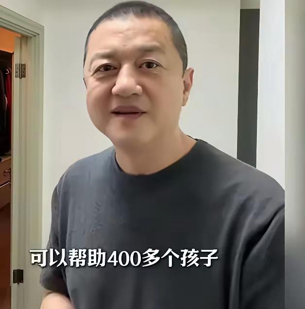 同样是做公益，李亚鹏和韩红现在放在一块对比，显得有点讽刺！最近韩红刚因为首映