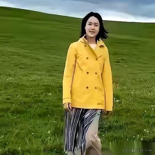 翁帆搬出清华园了。没争没抢，也没留下一儿半女。她就这么平静地带上老妈和侄女，