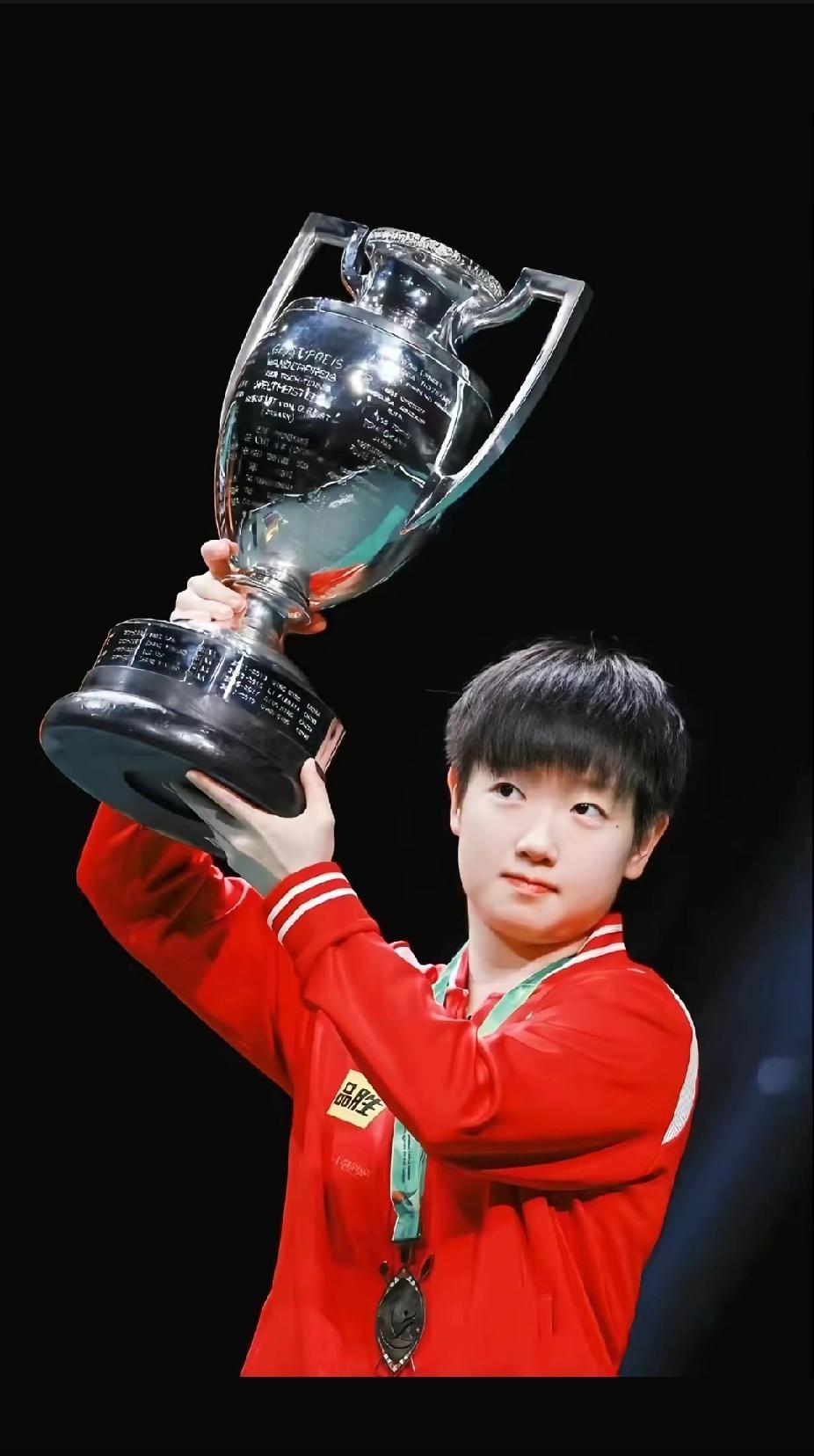 国乒女将也太给力了！孙颖莎直接以4-0零封日本选手，把女单四强全拿下了！这届W