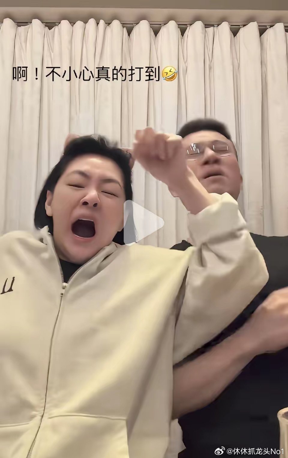 小S生日，和老公许雅钧拍视频秀恩爱！许雅钧全程配合老婆，但是好笑的一幕还是发生了