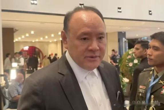 菲律宾国防部长立“大功”了！不仅成功拦下了中国第二批柴油、农药和化肥援助，还顺
