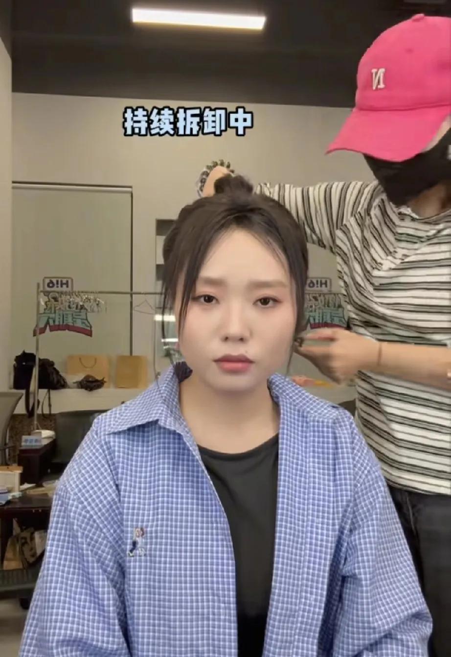 我拿李雪琴的照片给奶奶瞧。奶奶盯着看了好一会儿，突然说：“这姑娘一看就是肯使劲儿