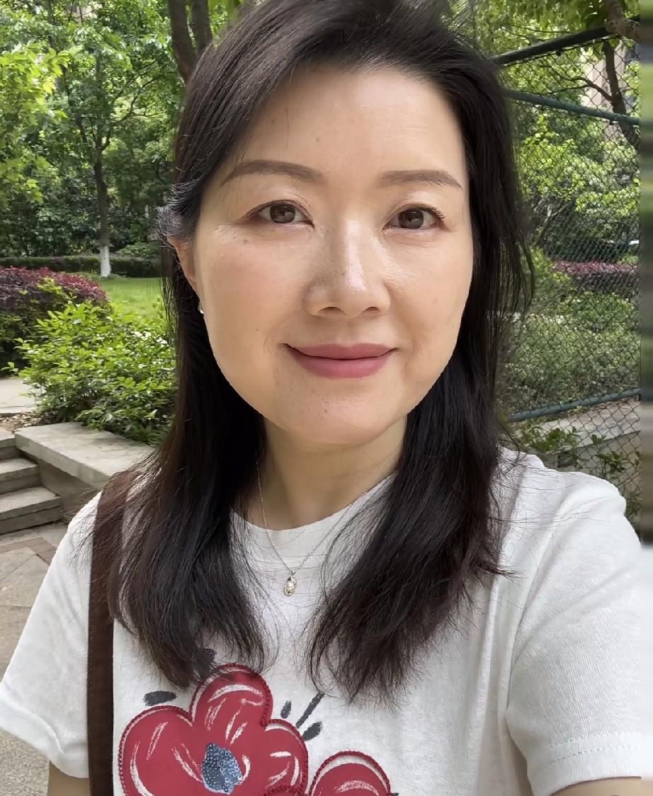 80后的你们都老到什么程度了？我已经老到一洗澡，洗着洗着就去洗墙，洗地，洗马