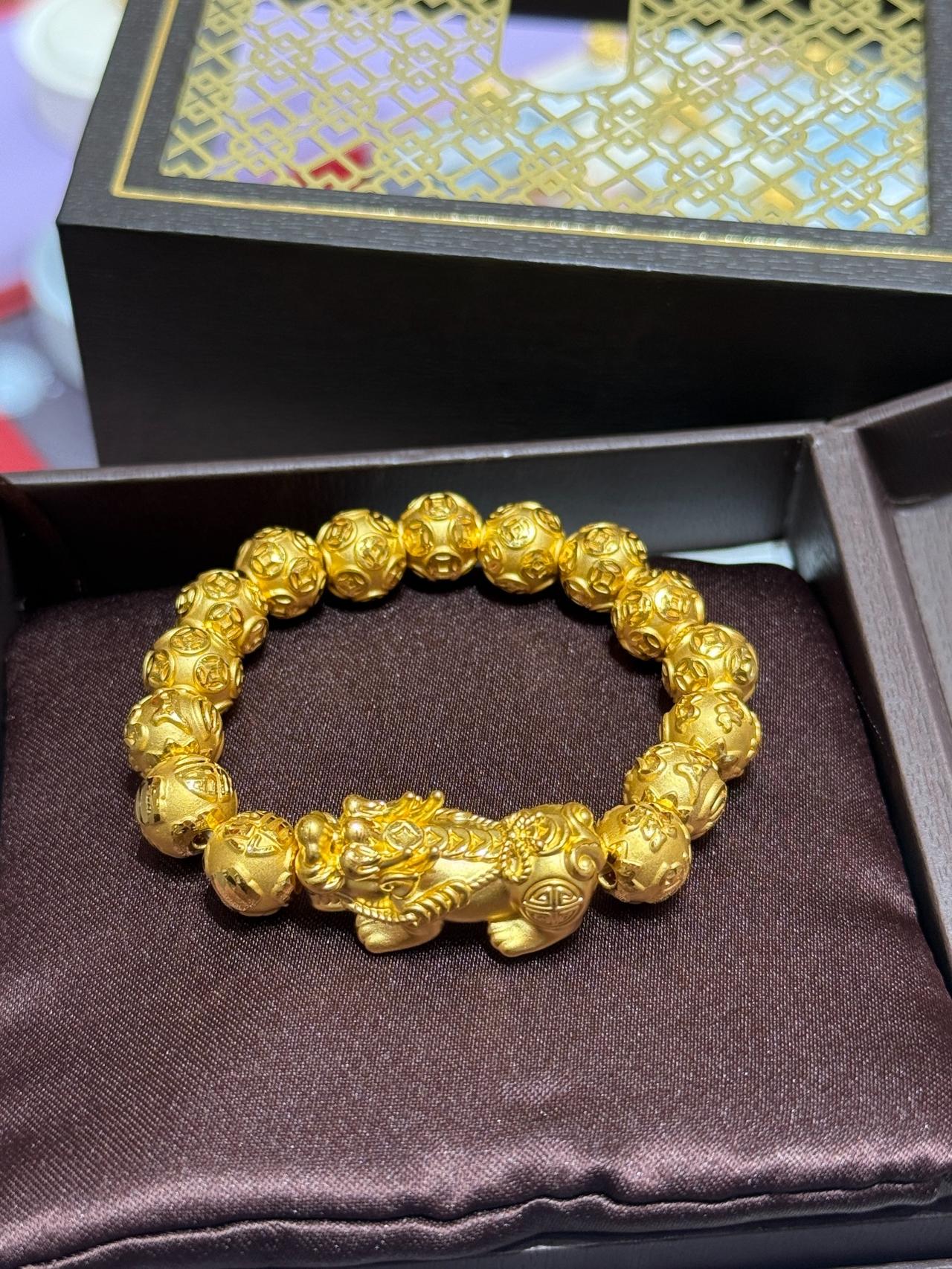 4月17日下午金价彻底炸了！14点直接瀑布式下探，从1057秒砸到1051