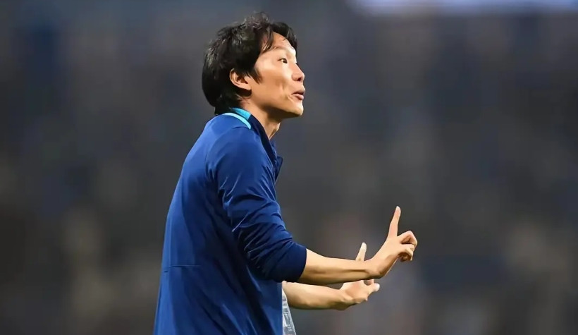 武汉三镇提前被动保级成功，却怎么也高兴不起来。第二十九轮，三镇还没有开打。随着