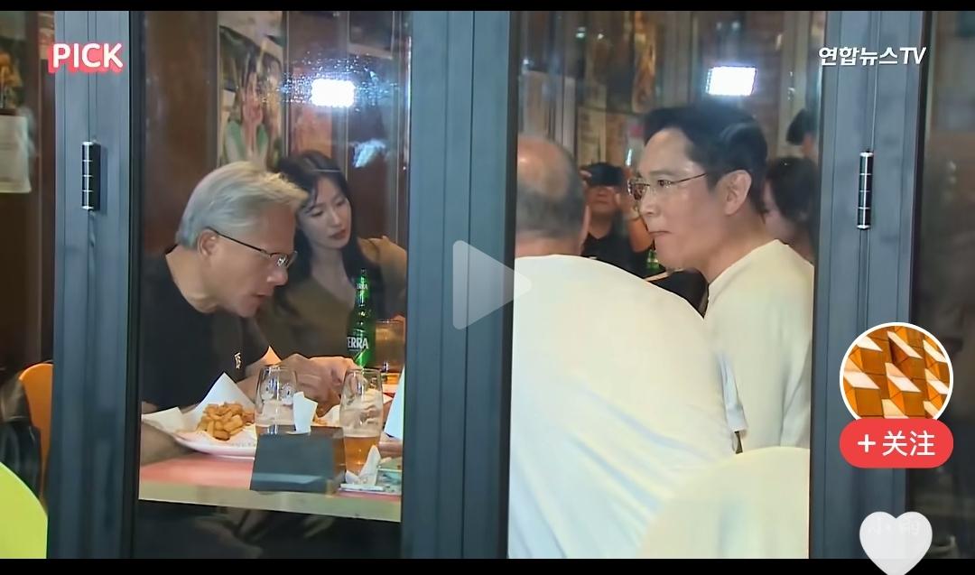 老黄这回在韩国，可是被财阀安排得明明白白——炸鸡配酒，酒后节目直接跟上！[灵光一