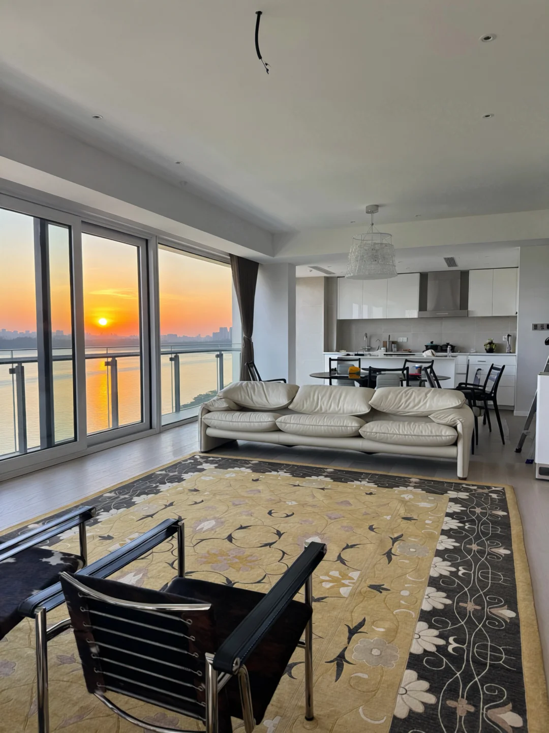 这个时候还只有Cassina 和藏毯