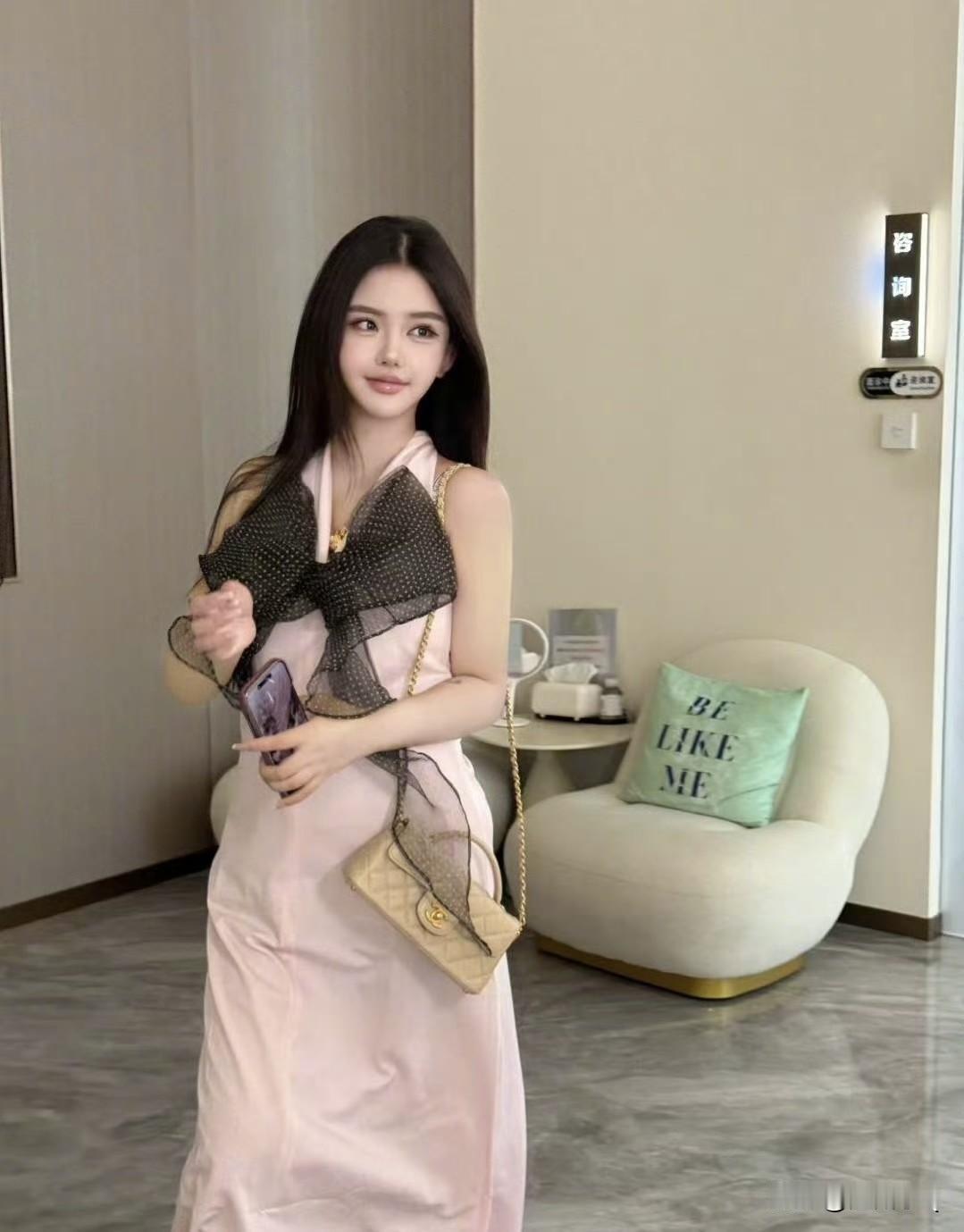 韩安冉结婚离婚速度快，没想到现在生孩子的速度也很加紧啊。去年韩安冉才生下二女儿优