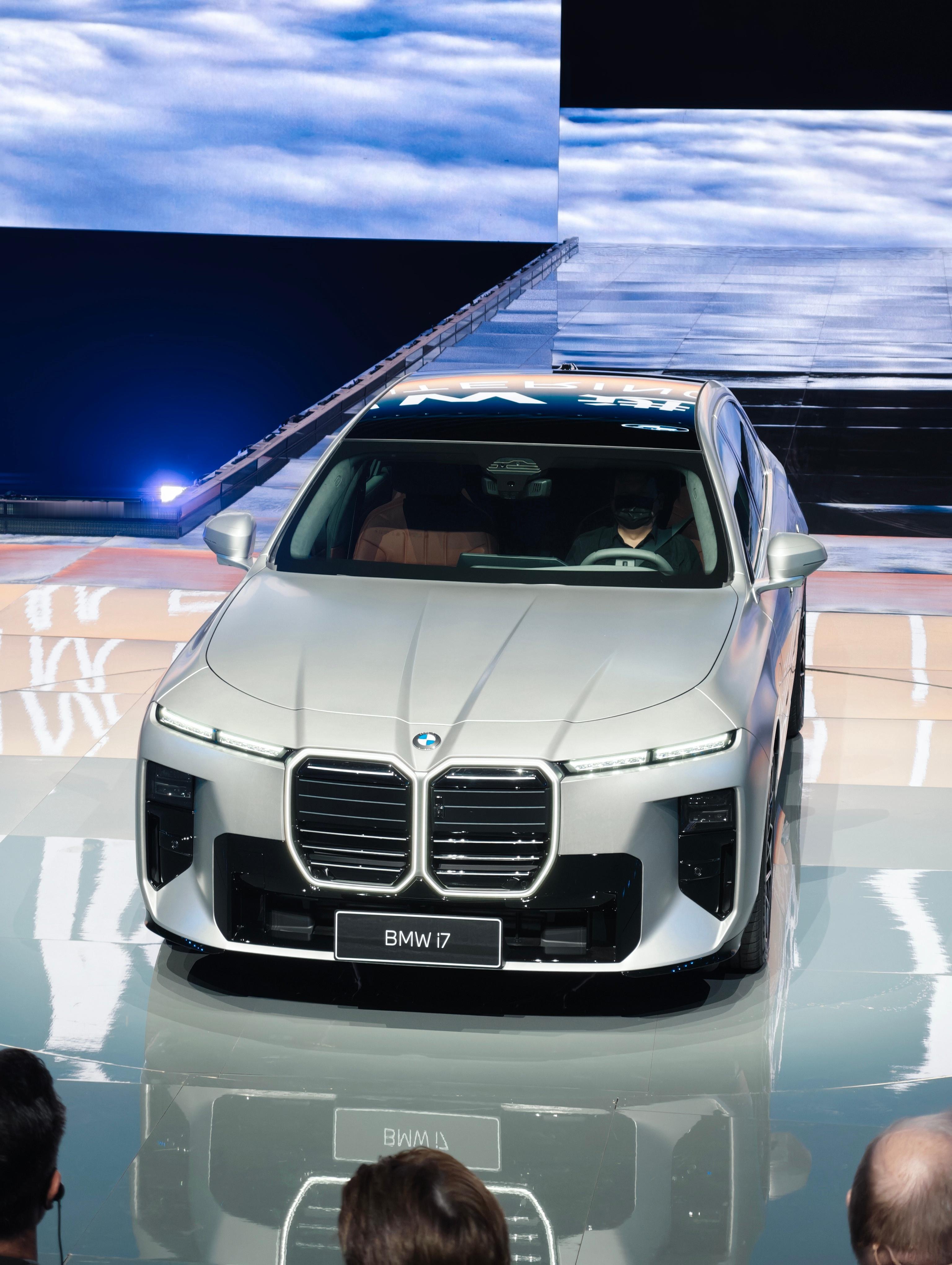 中期改款宝马7系和设计总监霍伊顿克2026北京车展