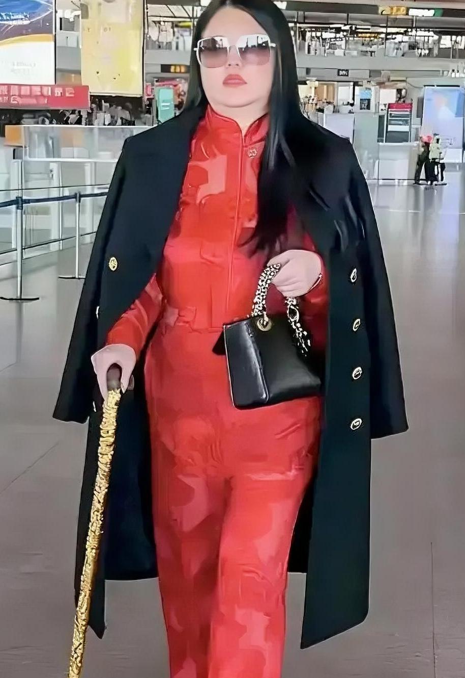 李湘的200斤和瓦妮莎的200斤，是两种截然不同的人生重量。一个需要拐杖支撑，