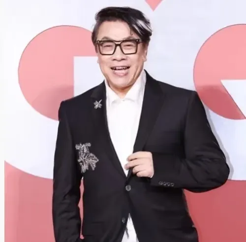蔡康永这事并不突然，其实早有预兆，之前金马奖他对黄渤说的一句话，就知道了。当时金马奖上，黄渤说来金马