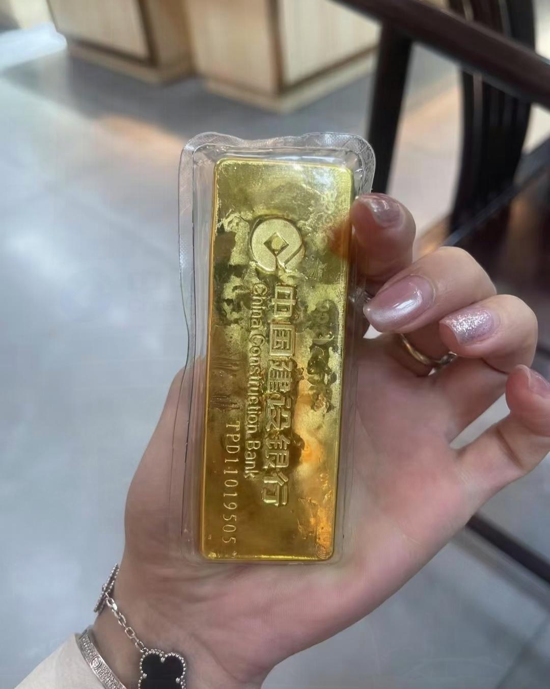 心碎了一地！金价现在算是直接失控了！不是因为涨到了1290，而是因为实体店根