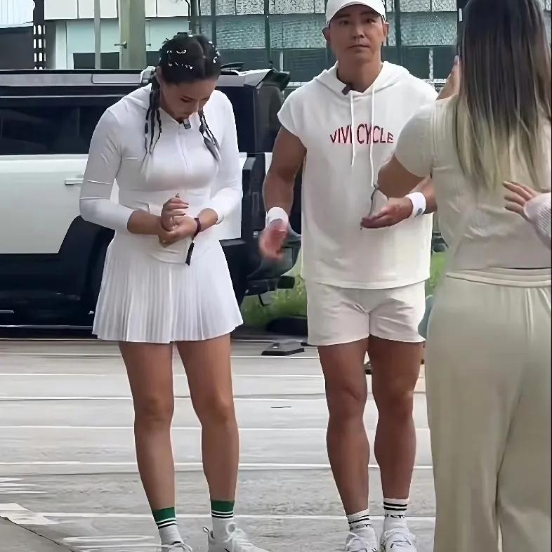 终于弄明白了，刘畊宏直播间人气一路下滑，真不是带货的问题，核心原因就在他老婆