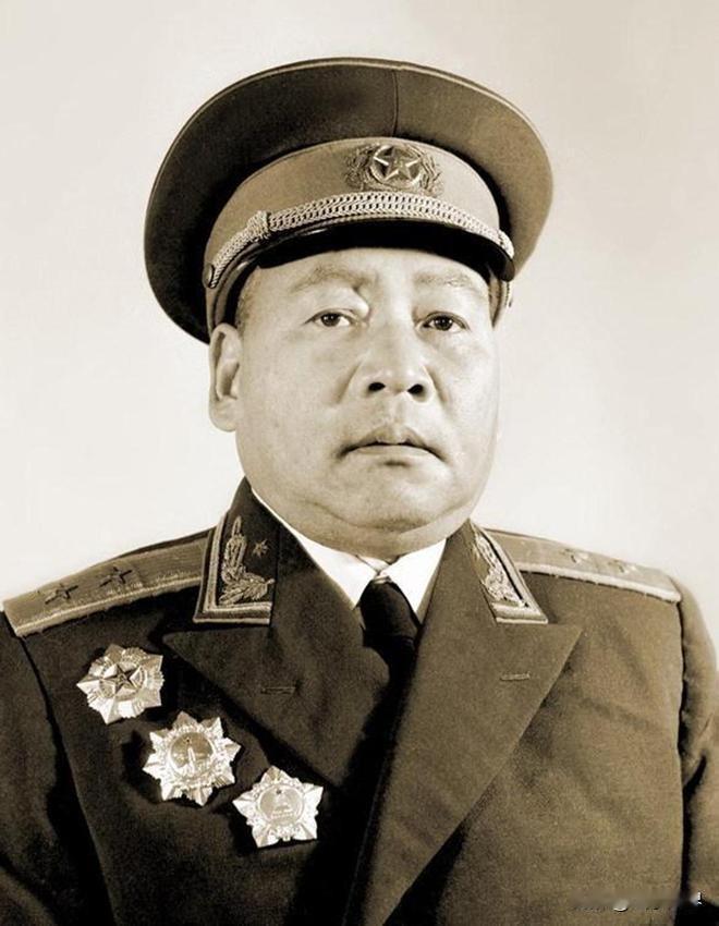 在开国少将群体中，不少人虽然授衔为少将，后来却走上党和军队的重要领导岗位，扛起沉