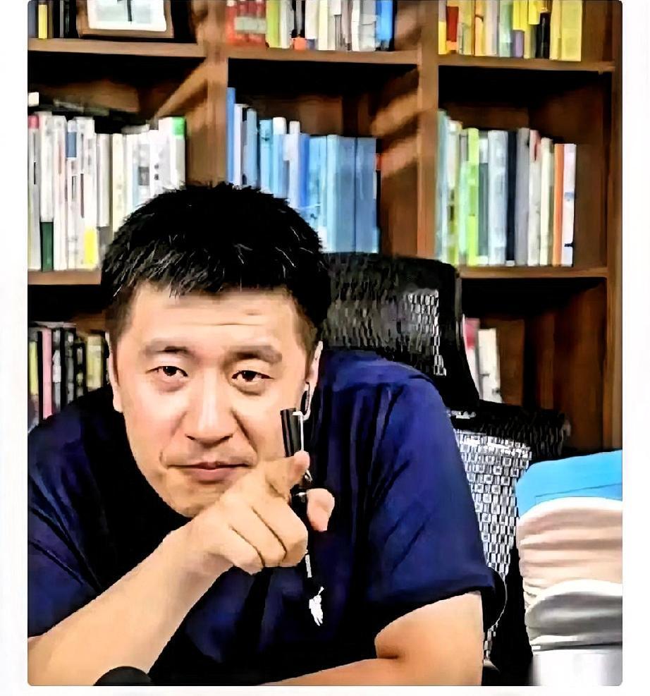 刷到张雪峰那段话，我后背都凉了。他说，当年那些不读书、不听话、专跟老师对着干的