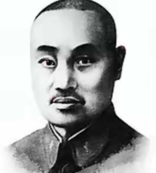 1938年，在藤县保卫战中，王铭章看着距离自己一千多米的龟尾寿三，问旁边的副官“