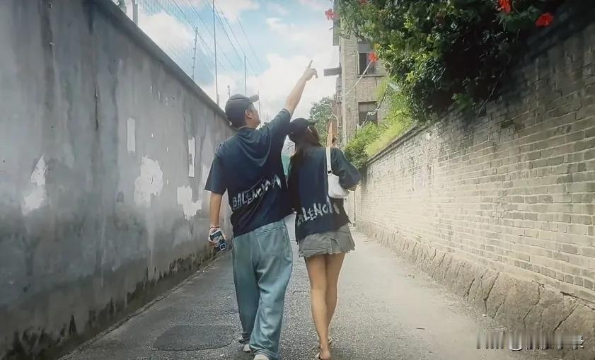 陈赫最近带着老婆张子萱回福州老家，放着爸妈家不住，跑去住酒店！