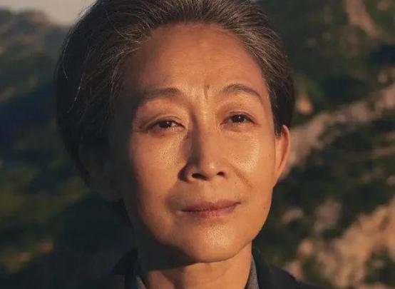 [点赞]1971年，清华大学叶文洁背叛人类，擅自向太空中发射电波，8年后竟收到