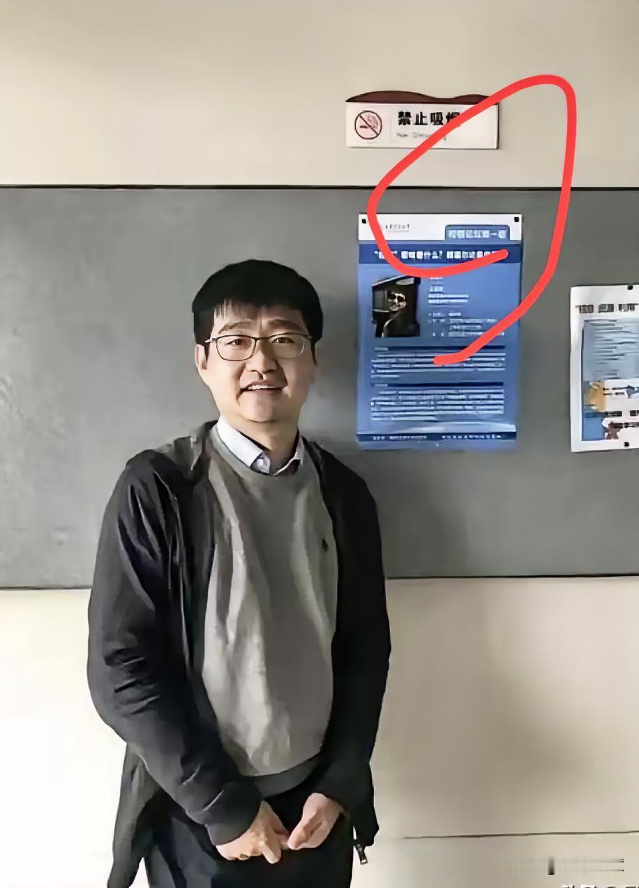 河北保定，32岁中学地理教师王嘉新，9月14日凌晨在朋友圈发完绝笔信后离世。他