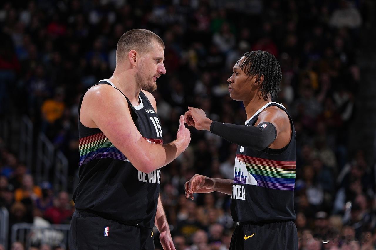 阳谋得逞！北京时间八月二十日，NBA完成了一笔涉及五队六人的大规模交易：围绕前掘