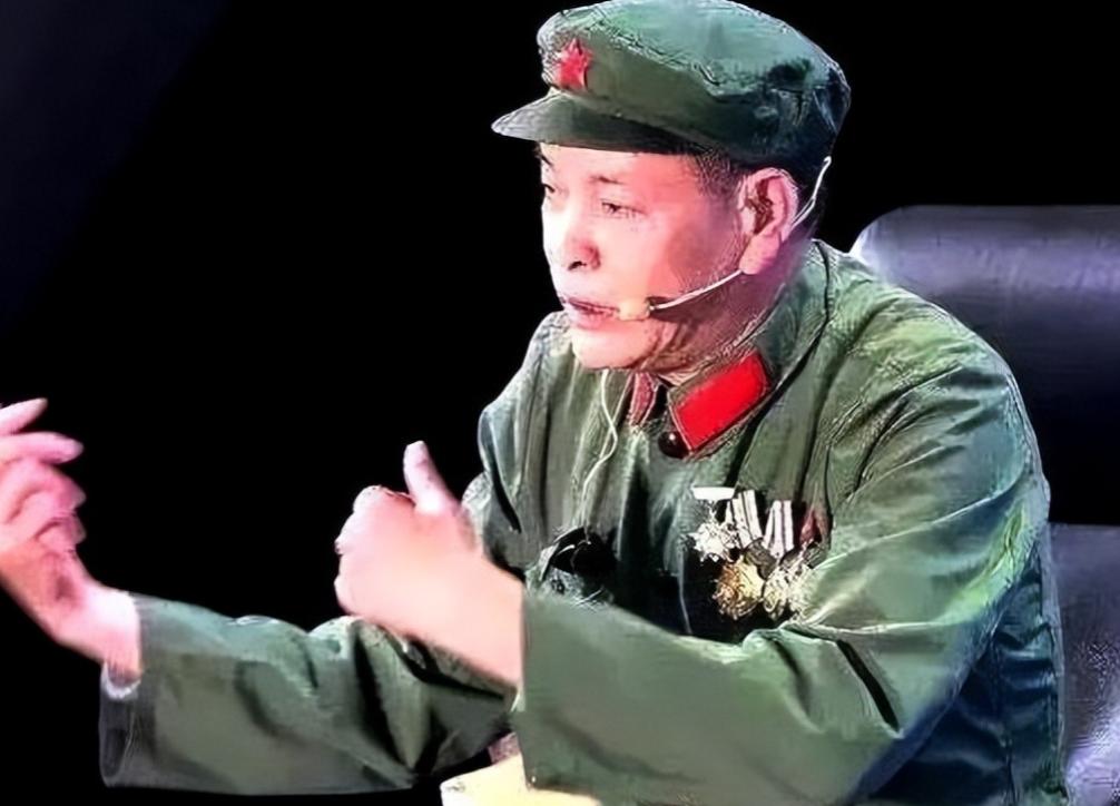 1979年对越自卫反击战高平战场，步兵副班长李金斧缴获越军遗弃的37毫米高