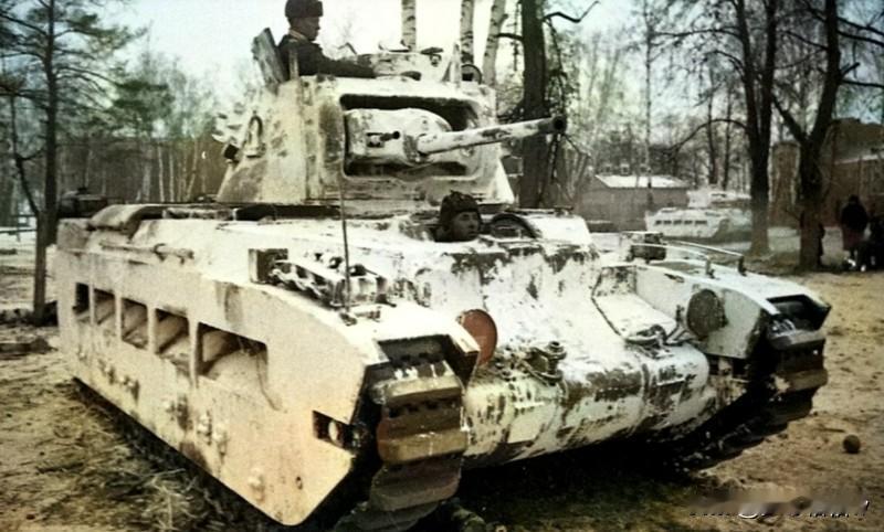 虽然苏联坦克兵在1941年收到“租借法案”送来的“玛蒂尔达”坦克的时候对其装备的