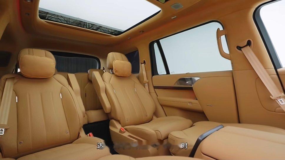 上周在福耀工厂，看到的小鹏GX，只体验了车窗的AI调光玻璃，感叹车圈已经卷到玻璃