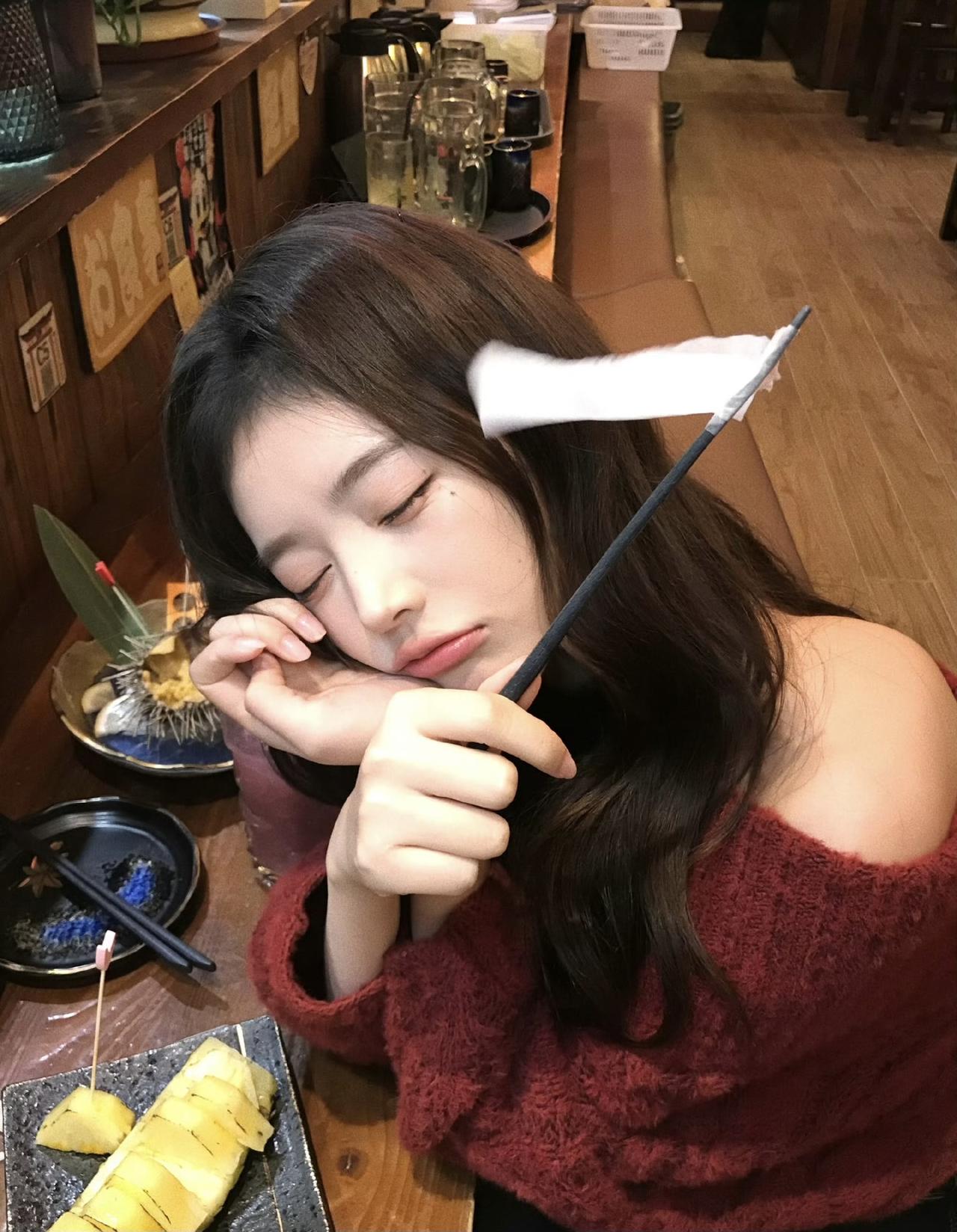 美女如云，各有千秋，令人目不暇接。