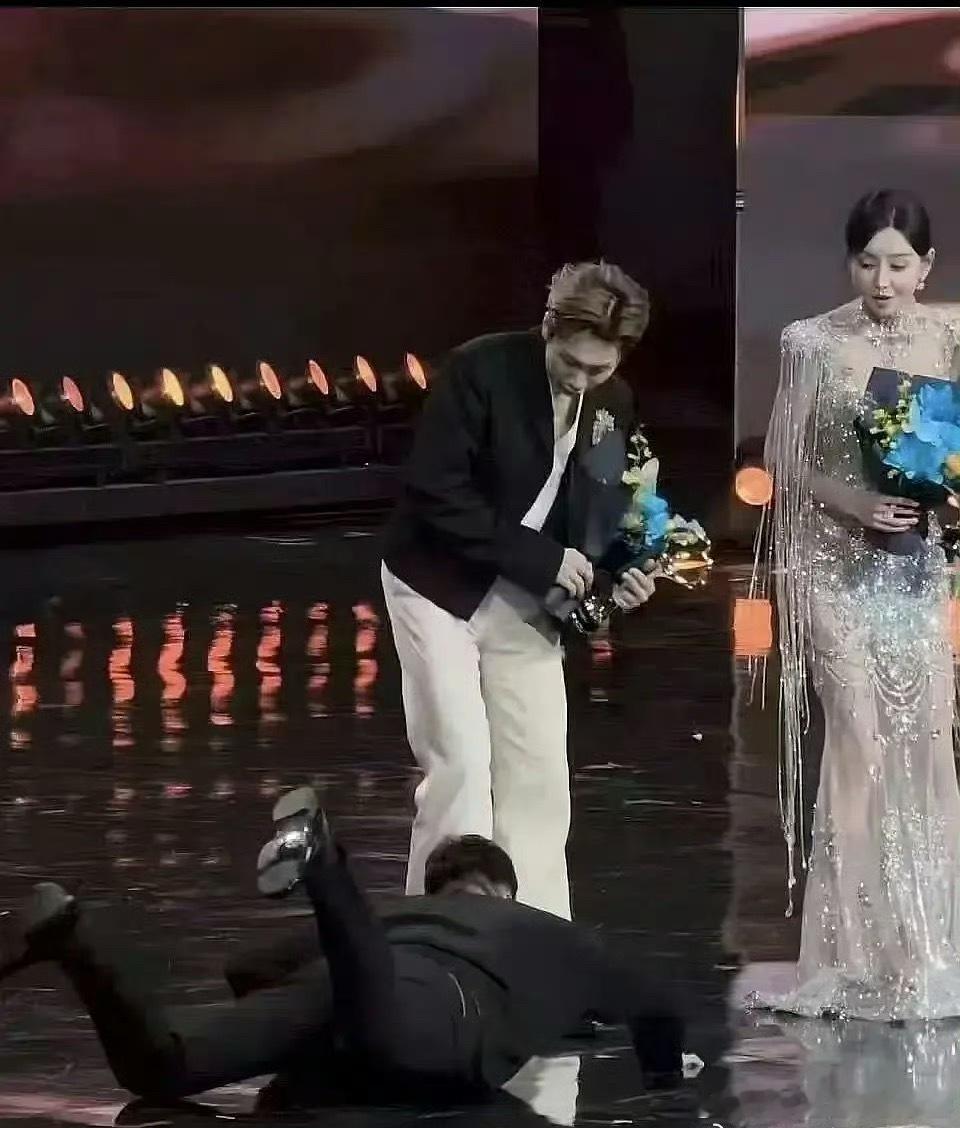 原来是大麦总裁摔了以后能让我抢到票吗